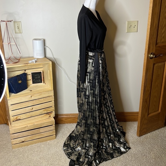 LuLaRoe DeAnne Black And Gold Chevron Print Pleated Long Dress Large - Picture 4 of 10